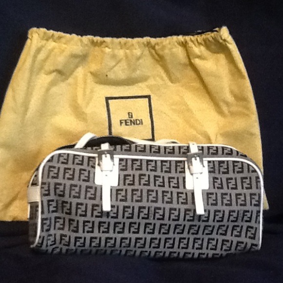 Fendi purse with dust bag