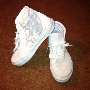 Almost New light pink tan Vans w/ Skull