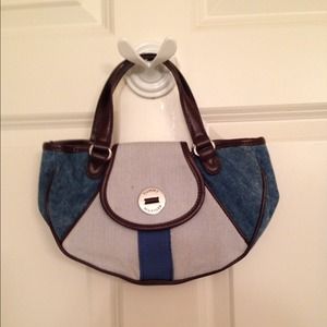 SOLD IN BUNDLE Authentic Tommy Hilfiger handbag