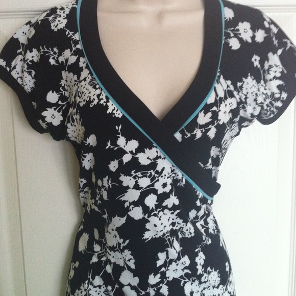 Ann Taylor loft size M wrap with back tie