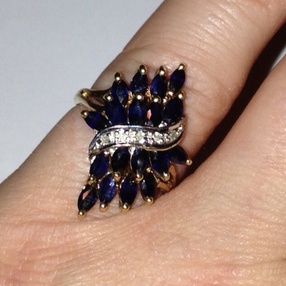 Jewelry - 🎄Super Sale🎄 Vintage Diamond & Sapphire Ring