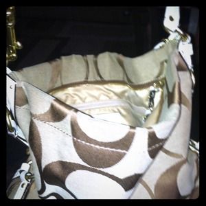 100% authentic coach bag. Large brown Carly.