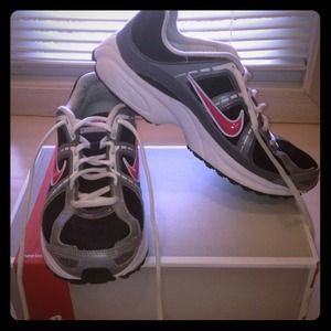Black&Pink Nike Running Shoes!