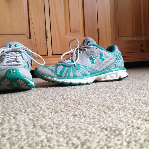 Under Armour Sneakers