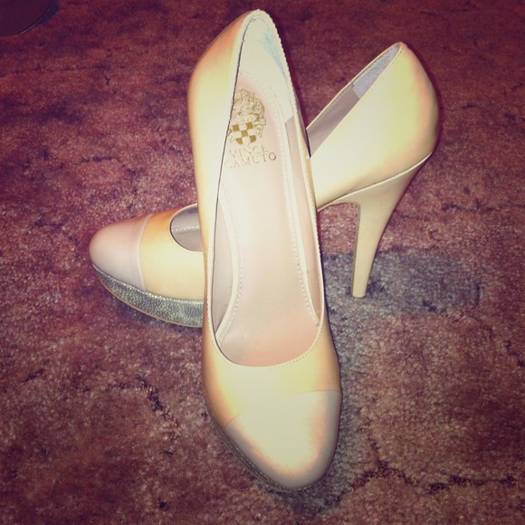 Vince Camuto **NEVER WORN**