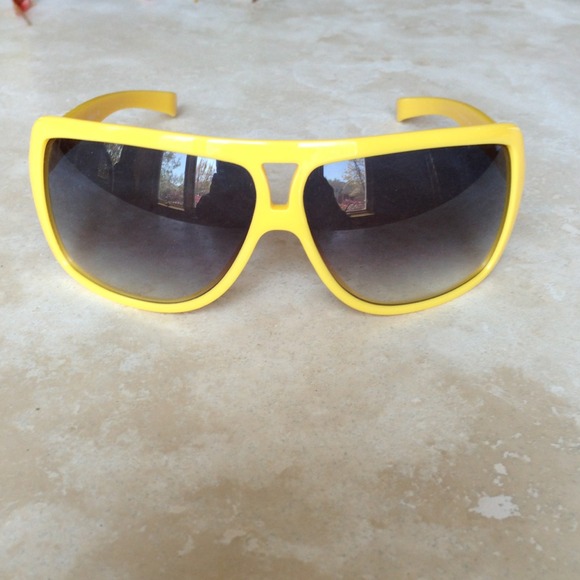BURBERRY Yellow Sunglasses