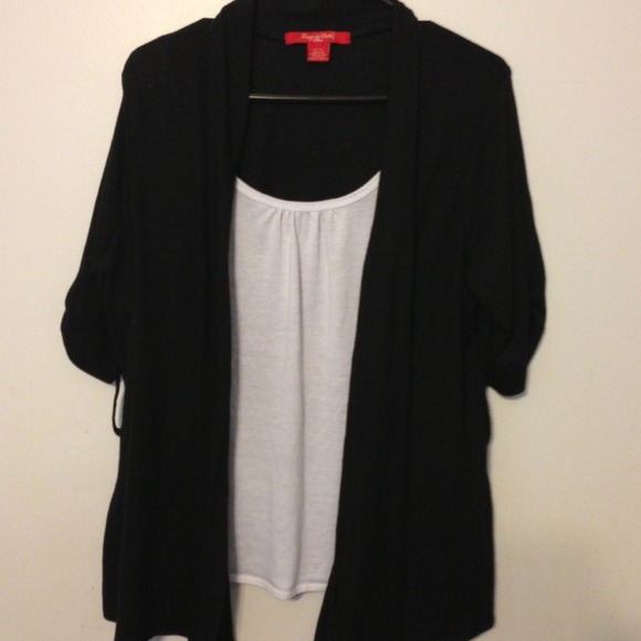 🌀SOLD🌀BundledBlack and white top