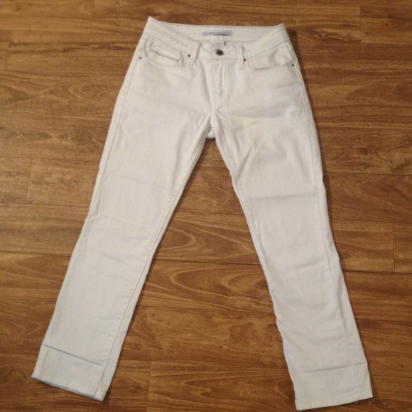 ❌❌❌SOLD❌❌❌White Levi skinny jeans