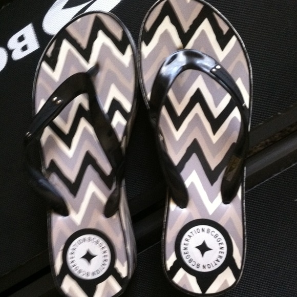🎀BCBG flips🎀 - Picture 3 of 3
