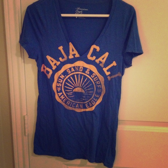 American Eagle V neck top