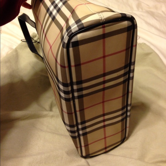 🌟SOLD TO FRIENDauthentic Burberry novacheck bag ❤ - Picture 3 of 4