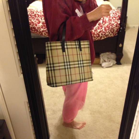 🌟SOLD TO FRIENDauthentic Burberry novacheck bag ❤ - Picture 4 of 4