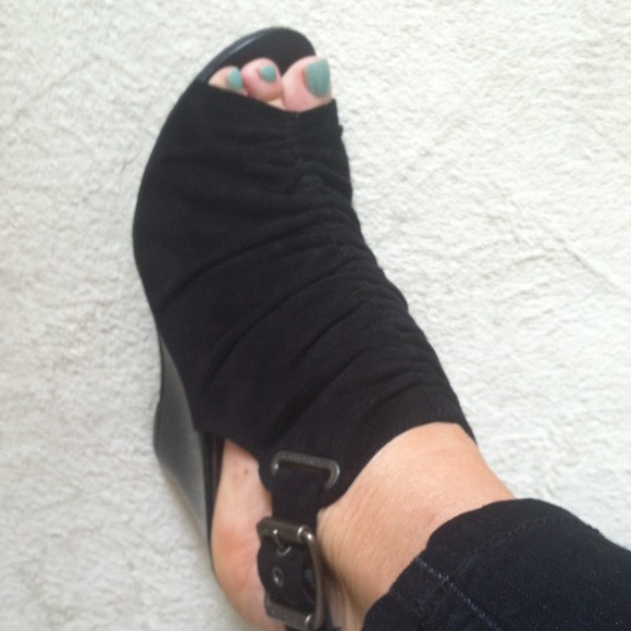 VERA WANG black suede peep toe shoe/boot