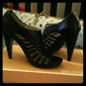 📢 Reduced📢Pembroke open toe black leather