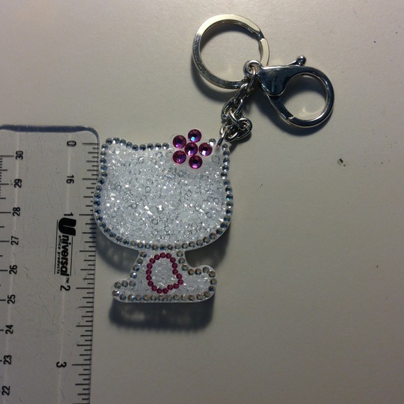 Hello Kitty Key Chain - Full of CZ Crystal - Picture 3 of 4