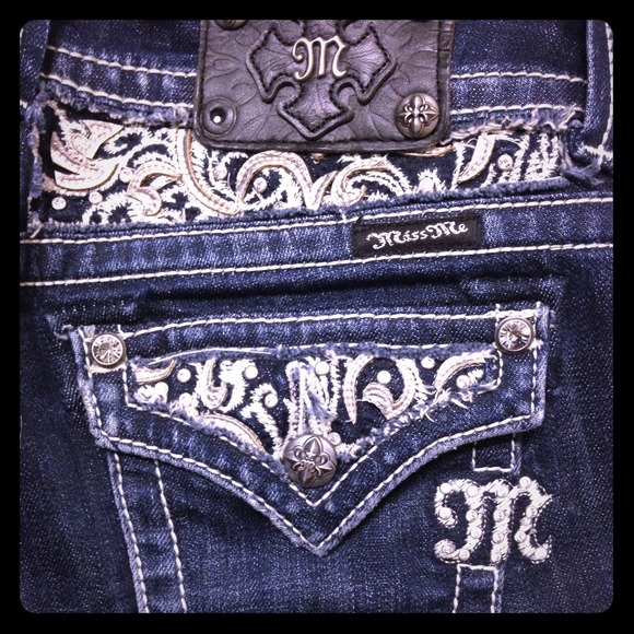 Miss Me Jeans - Buckle
