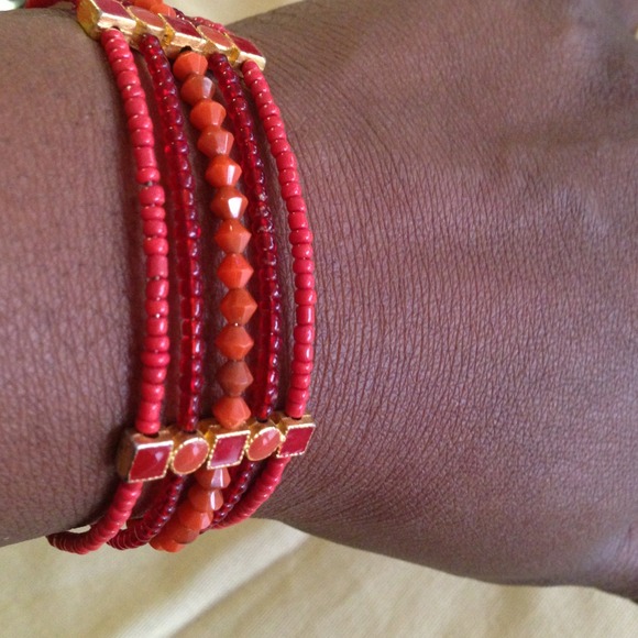 Beaded 5 strand multi color orange & red bracelet - Picture 4 of 4