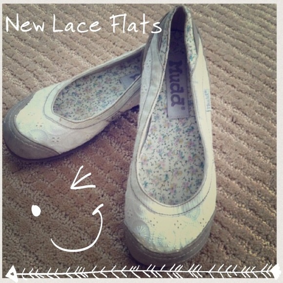 Mudd Spring White Crotchet Flats.