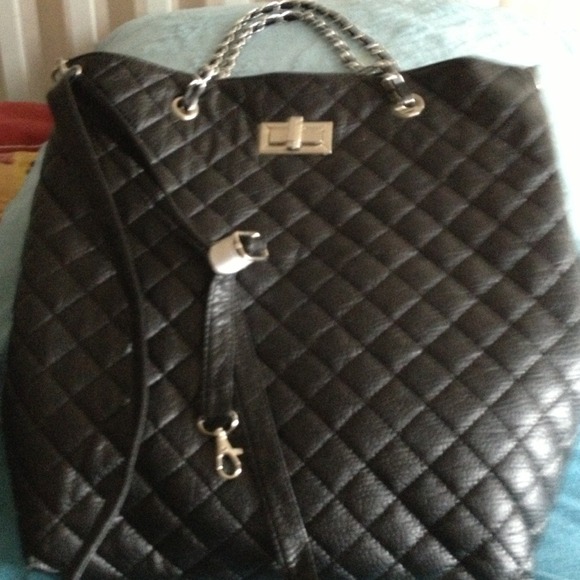 $$SOLD$$ to Ashley. Trade Rue21 black tote.