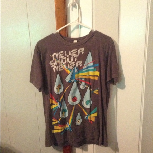 💢🚫TRADED🚫💢 💖NeverShoutNever Band Shirt💖
