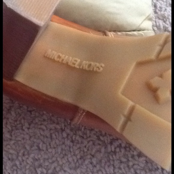 Michael Kors winter boots - Picture 2 of 4