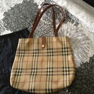 Burberry Check Shoulder bag!