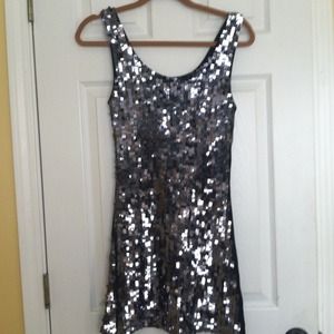 Long black/silver tank