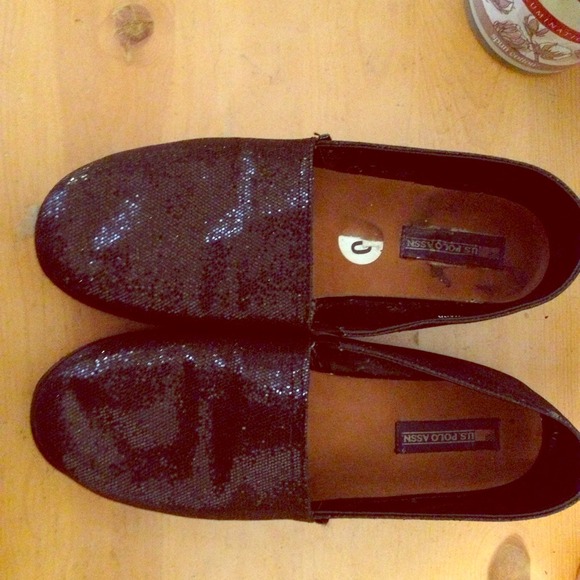 ✋Sold✋ Black sparkly slip on's like Toms!
