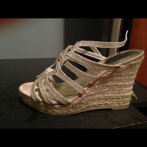 Sparkley Gold Wedges - Picture 1 of 1