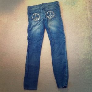 Blue jeans / peace sign on back pocket