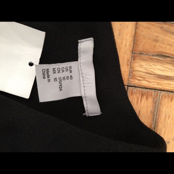 Classic LBD With a twist - Picture 2 of 3