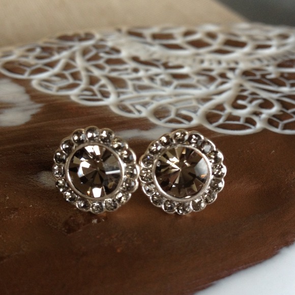 Sparkling Studs - Picture 3 of 4