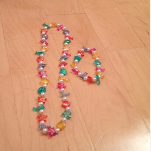 Matching necklace and bracelet set. - Picture 1 of 1