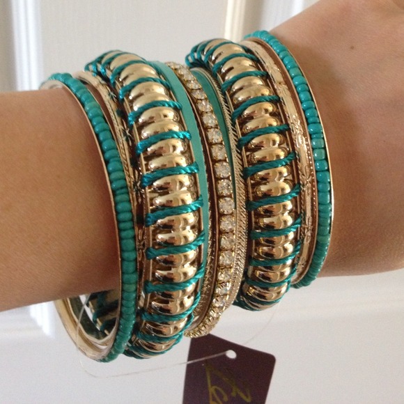 Jewelry - NEW Turquoise bangle