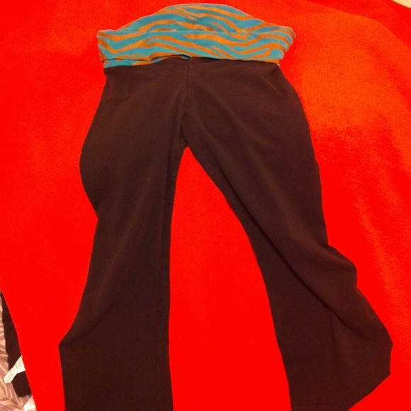 Victoria's Secret Xs yoga pants with zebra lining