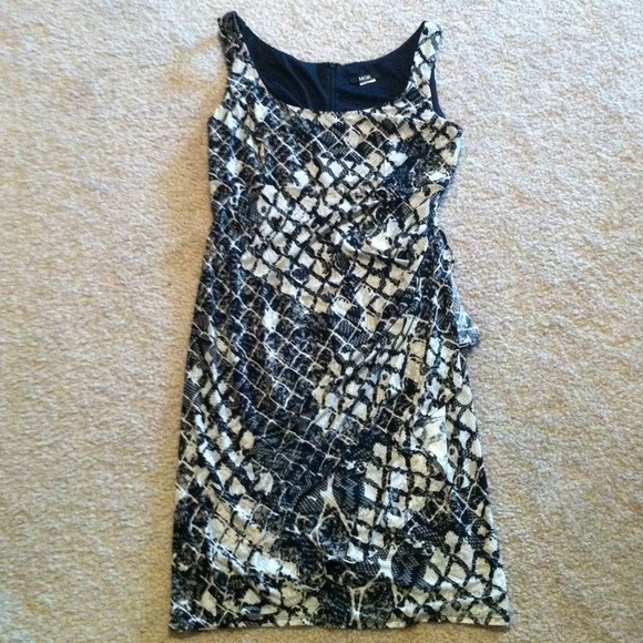 Beautiful reptile wrap dress Sz S