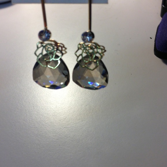 Crystal earring - Picture 2 of 3