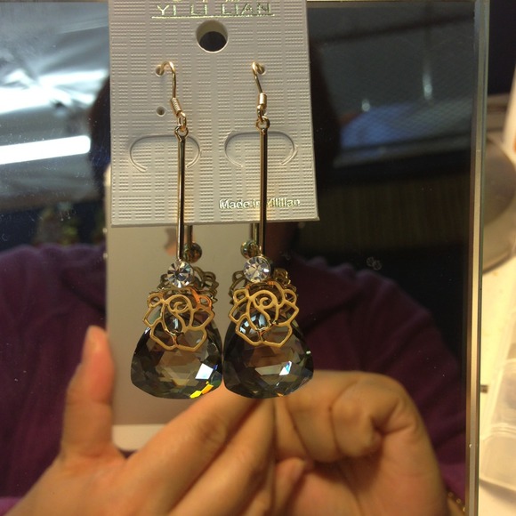 Crystal earring - Picture 3 of 3