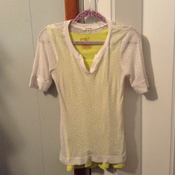 🌟Semisheer white cheetah spot quartersleeve top🌟