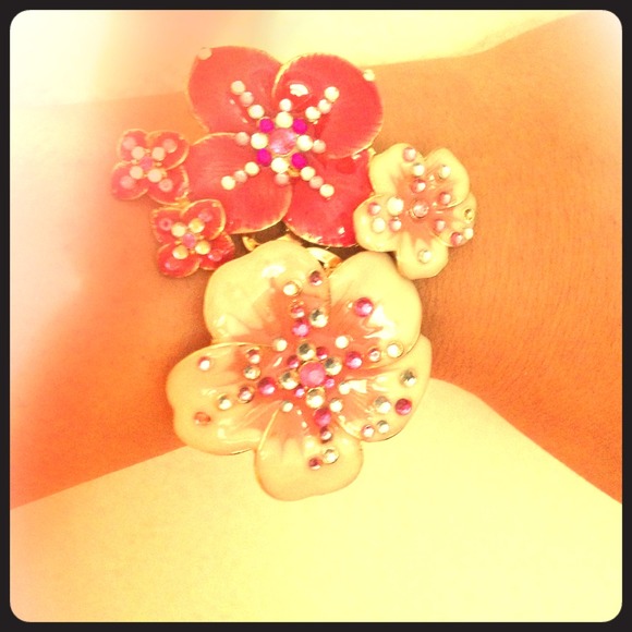 Jewelry - Flower bracelet