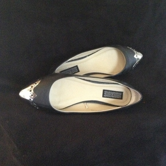 Silver toe flat shoes