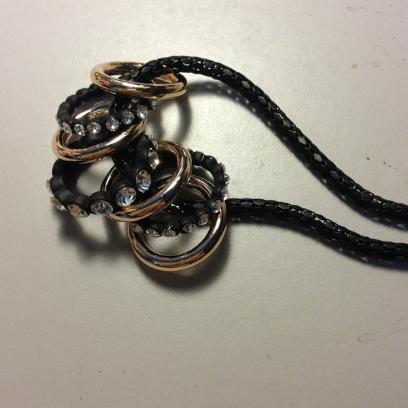 7 rings necklace with 3 full Cz rings - Picture 2 of 4