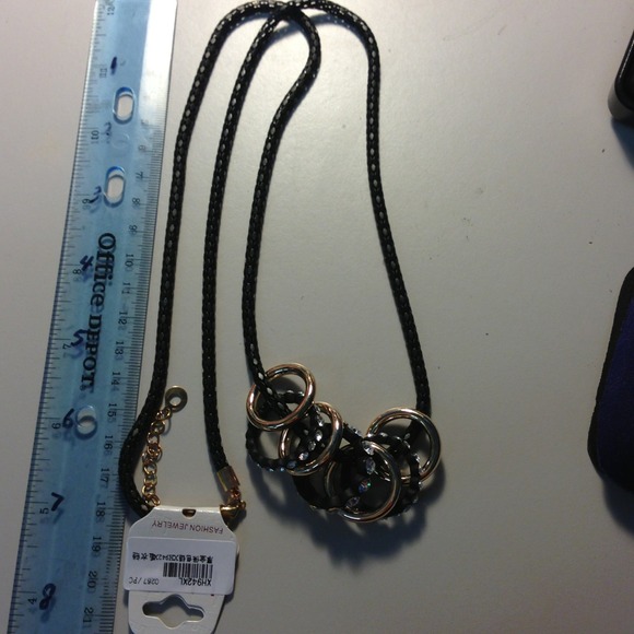 7 rings necklace with 3 full Cz rings - Picture 3 of 4
