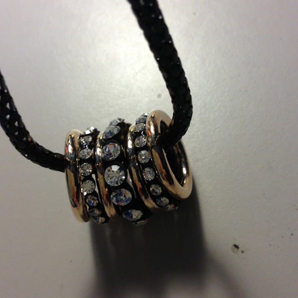 7 rings necklace with 3 full Cz rings - Picture 4 of 4