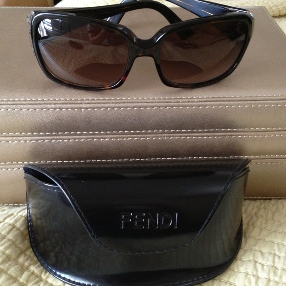 SOLD!!!! 100% Authentic Fendi sunglasses w/ case