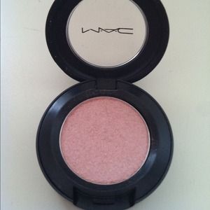 SOLD🔴MAC Et Tu, Bouquet Eyeshadow LE