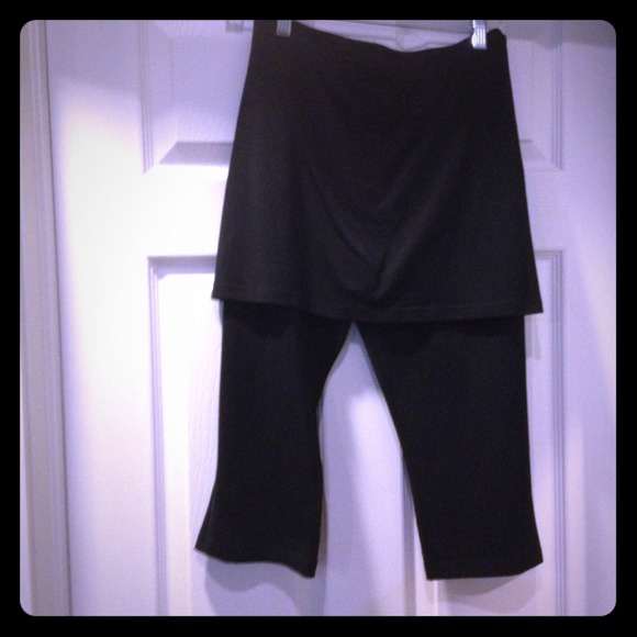Yoga pants w/ skirt