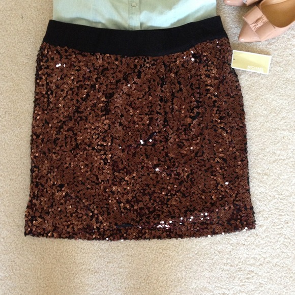SOLD in bundle!!! Michael Kors sequin skirt - Picture 2 of 4