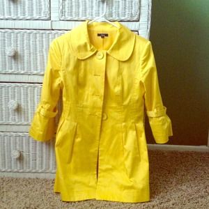 Yellow pleated jacket