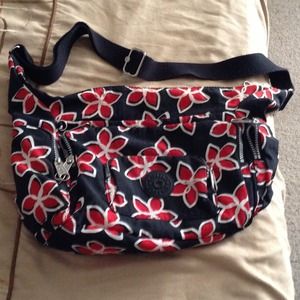 Cross over hand bag